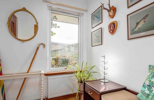 St Fillans Casa | 3 bedroom bungalow with htub & private loch access