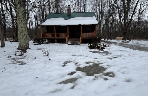 Shore Cabina | 3-bedroom cabin in country setting with AC, WiFi, 15-20 min. to local wineries.