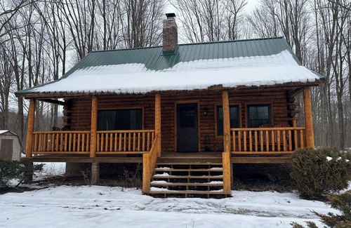 Shore Cabina | 3-bedroom cabin in country setting with AC, WiFi, 15-20 min. to local wineries.