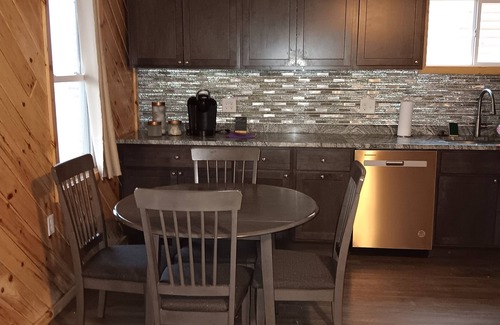 Ashtabula Cabina | 3-bedroom cabin on Lake Erie, second floor balcony and great views of Lale Erie.