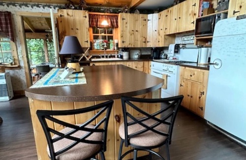 Stark Cabina | 3 Bedroom cabin on South Pond in Stark NH