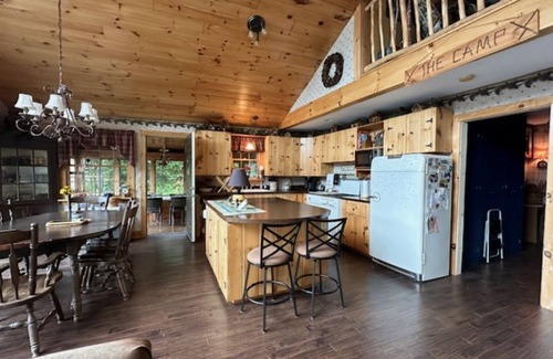 Stark Cabina | 3 Bedroom cabin on South Pond in Stark NH