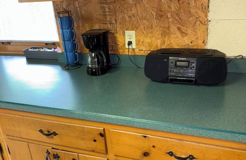 Eddyville Cabina | 3-bedroom cabin with a loft in lovely Eddyville with WiFi, AC