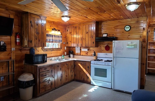 Franklin County Cabina | 3 bedroom camp w/ direct snowmobile/ATV trail access! 15 min to Sugarloaf!