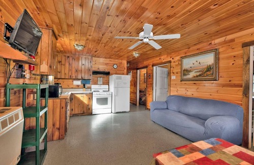 Franklin County Cabina | 3 bedroom camp w/ direct snowmobile/ATV trail access! 15 min to Sugarloaf!