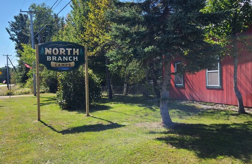Franklin County Cabina | 3 bedroom camp w/ direct snowmobile/ATV trail access! 15 min to Sugarloaf!