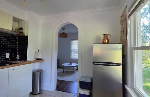 East Durham Chalet De Esquí | 3-bedroom chalet, private pool,bbq area,porch, serene lush backyard, AC, WiFi