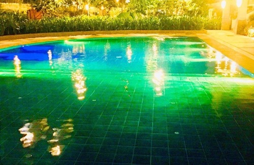 Bacoor City Condominio | 3-bedroom condo in beautiful Las Piñas /Bacoor area complete with amenities.