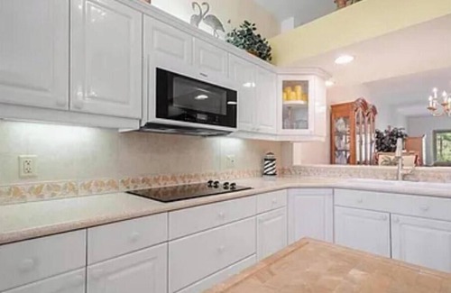 North Naples Condominio | 3-bedroom condo in brilliant Naples with AC