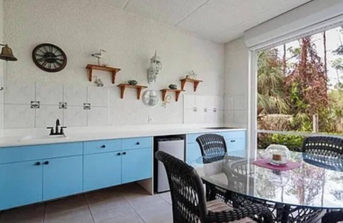 North Naples Condominio | 3-bedroom condo in brilliant Naples with AC