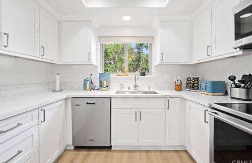 Laguna Niguel Condominio | 3 Bedroom Condo L-460443 by Houzlet