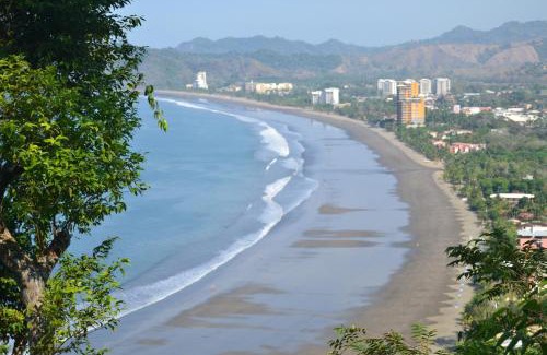 Barrio Los Faroles Apartamento | 3 Bedroom Condo with Ocean View - Tres Regalos 201N