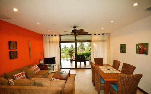 Barrio Los Faroles Apartamento | 3 Bedroom Condo with Ocean View - Tres Regalos 201N