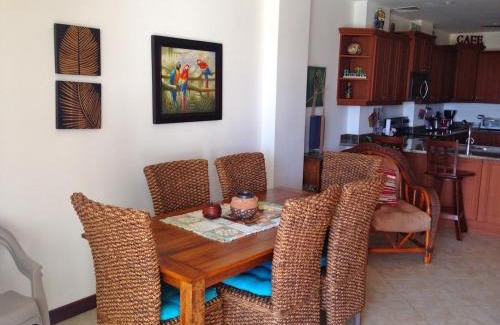 Barrio Los Faroles Apartamento | 3 Bedroom Condo with Ocean View - Tres Regalos 201N