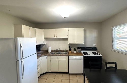 Bloomington Casa | 3 Bedroom Convenient Ranch