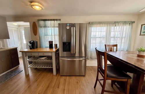 Ship Bottom Casa | 3 bedroom Cottage w/ Tiki Bar, great location in Ship Bottom