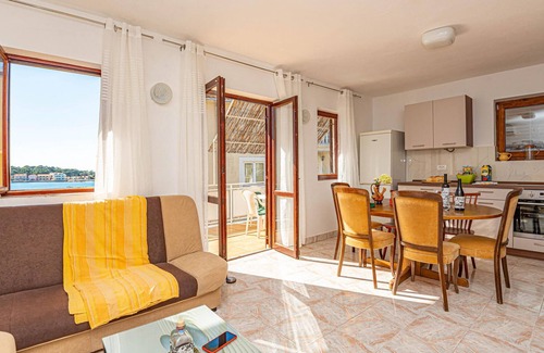 Brodarica Apartamento | Acogedor apartamento de 3 habitaciones.