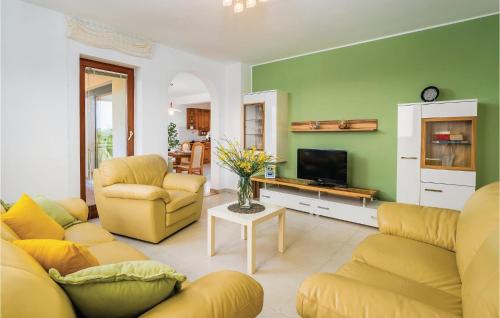 Martinski Apartamento | 3 Bedroom Cozy Apartment In Nedescina