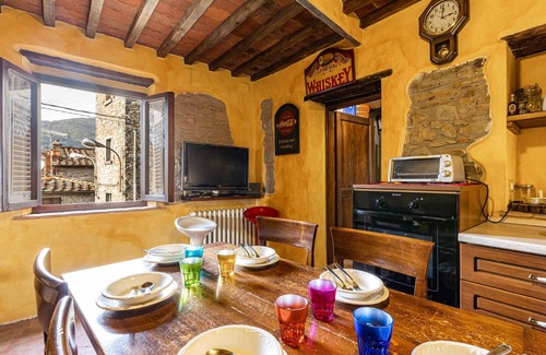 Pescia Casa | Hermosa casa en Sorana con cocina