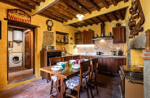 Pescia Casa | Hermosa casa en Sorana con cocina