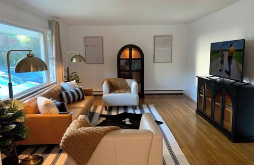 McKownville Casa | 3 Bedroom Cozy Ranch