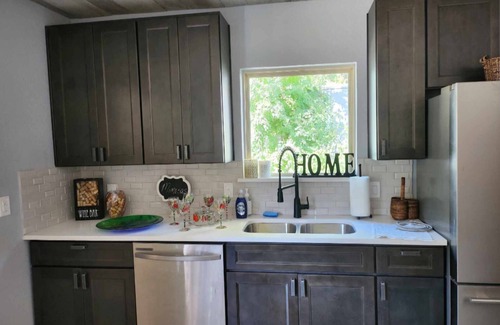 Gun Barrel City Casa | 3-bedroom cozy relaxing home in Gun Barrel City with lots of amenities!