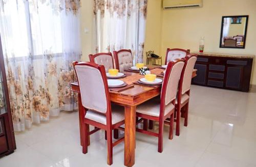 Upanga East Apartamento | 3 - bedroom duplex apartment in upanga