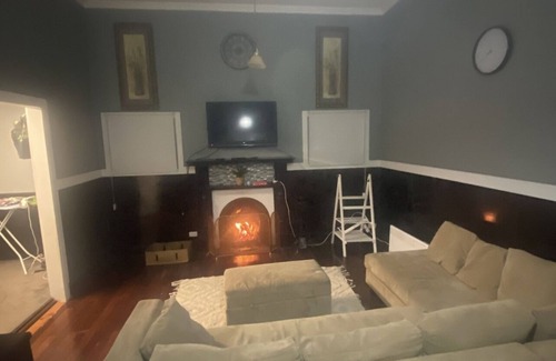 Piccadilly Cabaña | 3 bedroom English cottage with open fire place