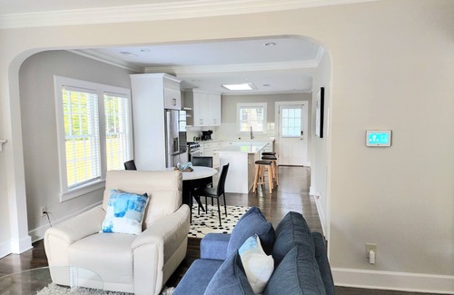 Garden Hills Casa | 3 Bedroom ensuite Buckhead home with pool table