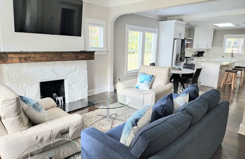 Garden Hills Casa | 3 Bedroom ensuite Buckhead home with pool table