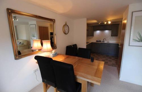 Atlantic Wharf Casa | 3 bedroom flat 10 mins walk to Bay and City center Free Parking