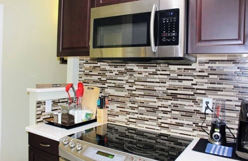 Peterborough Casa | 3-bedroom full bungalow in pleasant Downtown Peterborough with AC