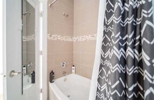 Avondale Apartamento | 3-BR Gem Apartment with In-Unit Laundry