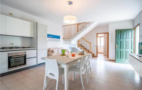 Rosolina Apartamento | 3 Bedroom Gorgeous Home In Albarella Ro
