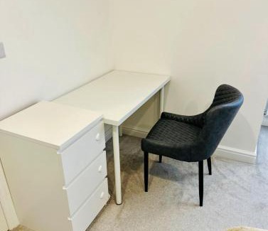 Dudley Apartamento | 3 Bedroom Guest House in Dudley