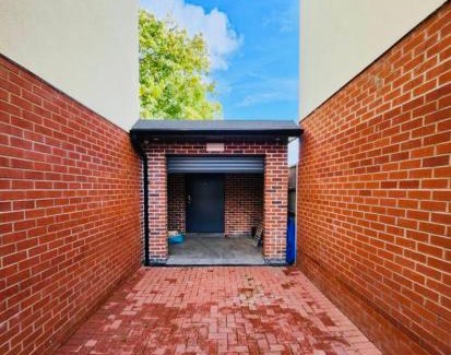 Dudley Apartamento | 3 Bedroom Guest House in Dudley