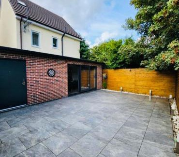 Dudley Apartamento | 3 Bedroom Guest House in Dudley