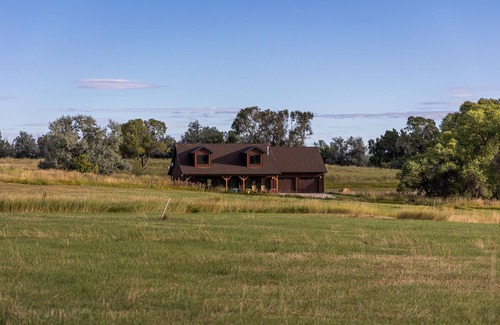 Sheridan Casa | 3 bedroom guest house with mountain views in Big Horn, Wyoming