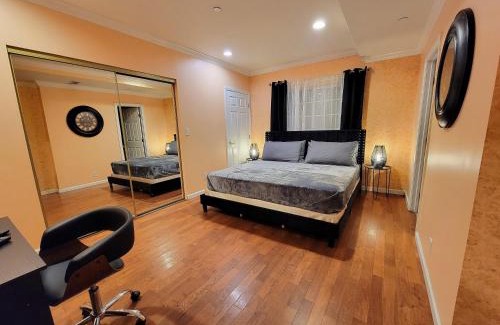 Pico - Robertson Apartamento | 3 bedroom guest suite first floor unit with nice patio area right next to the MrC Hotel 10 minutes from Rodeo Drive Washer Dryer WIFI and more