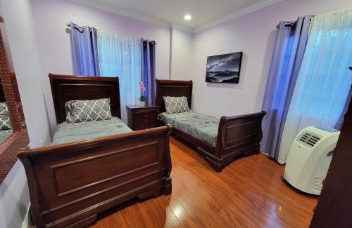 Pico - Robertson Apartamento | 3 bedroom guest suite first floor unit with nice patio area right next to the MrC Hotel 10 minutes from Rodeo Drive Washer Dryer WIFI and more
