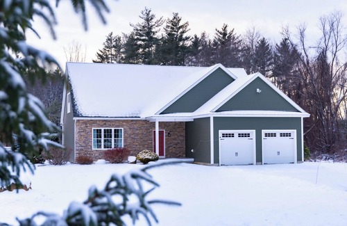 Berwick Casa | 3-bedroom hidden gem house in New Hampshire with fire pit