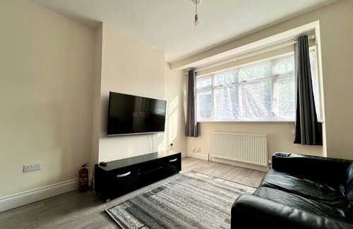 Broad Green Casa | 3 Bedroom Holiday Home with good transport