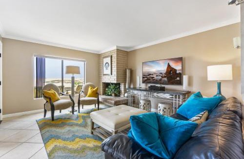 Balboa Peninsula Casa | 3 Bedroom Home in Balboa - Walk to Pier & Restaurants