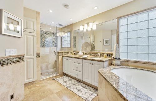 Balboa Peninsula Casa | 3 Bedroom Home in Balboa - Walk to Pier & Restaurants