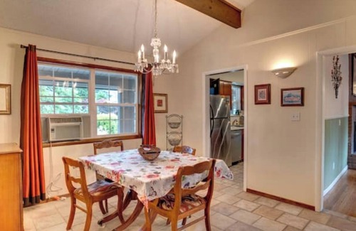 Starcrest Casa | 3 Bedroom Home in beautiful Vancouver, WA. Driveway park with E-Car Charger.