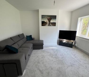 Chesterfield Apartamento | 3 bedroom Home in chesterfield with front and back gardens
