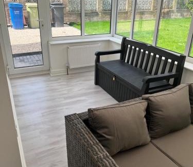 Chesterfield Apartamento | 3 bedroom Home in chesterfield with front and back gardens