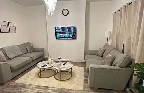 Failsworth Casa | 3 Bedroom Home in Manchester - Near Etihad Stadium - Close To The City