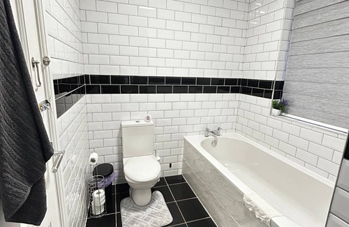 Failsworth Casa | 3 Bedroom Home in Manchester - Near Etihad Stadium - Close To The City
