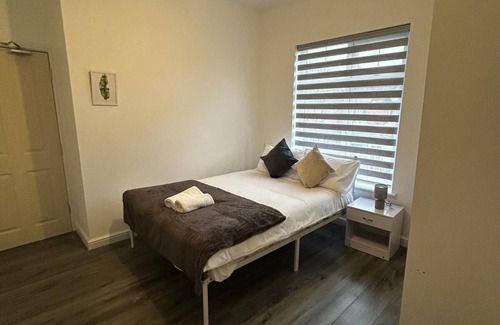 Failsworth Casa | 3 Bedroom Home in Manchester - Near Etihad Stadium - Close To The City